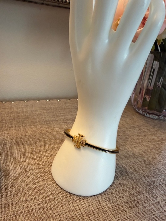 Tory Burch Jewelry - NIB Tory Burch Gold and Black Bracelet